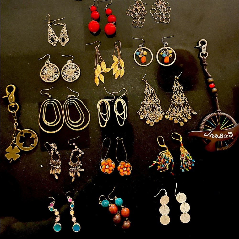 Jewerly, earrings, bracelets, key chains Everything included in both pictures.